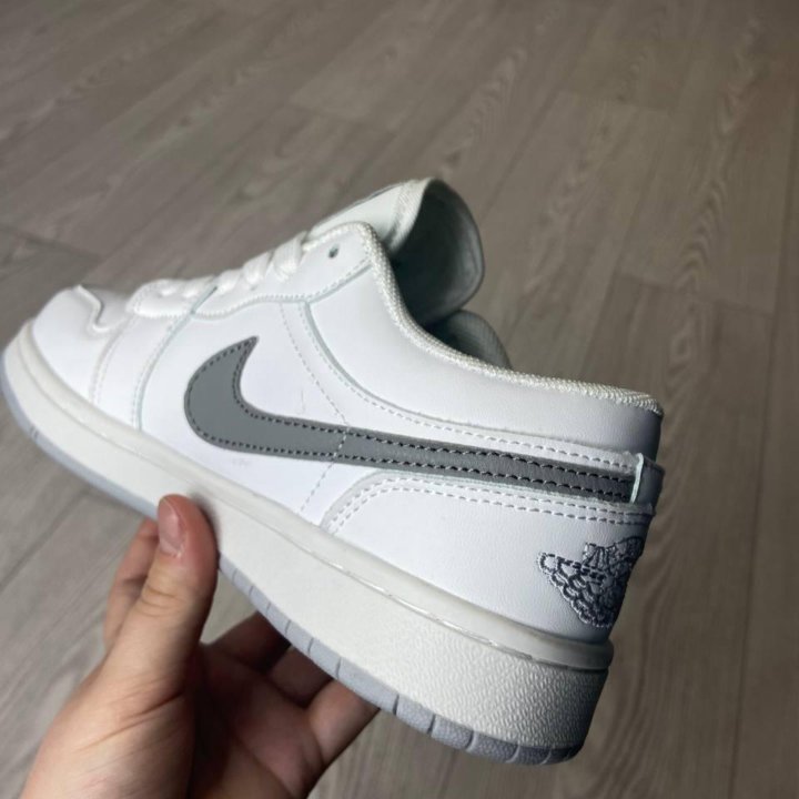 Кроссовки женские Nike Air Jordan 1 low