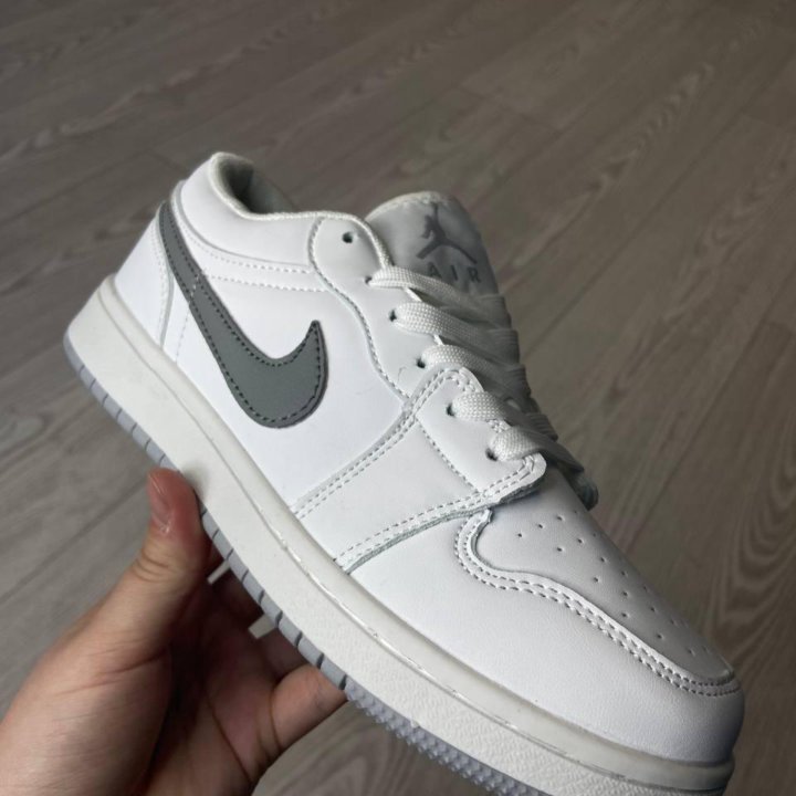 Кроссовки женские Nike Air Jordan 1 low