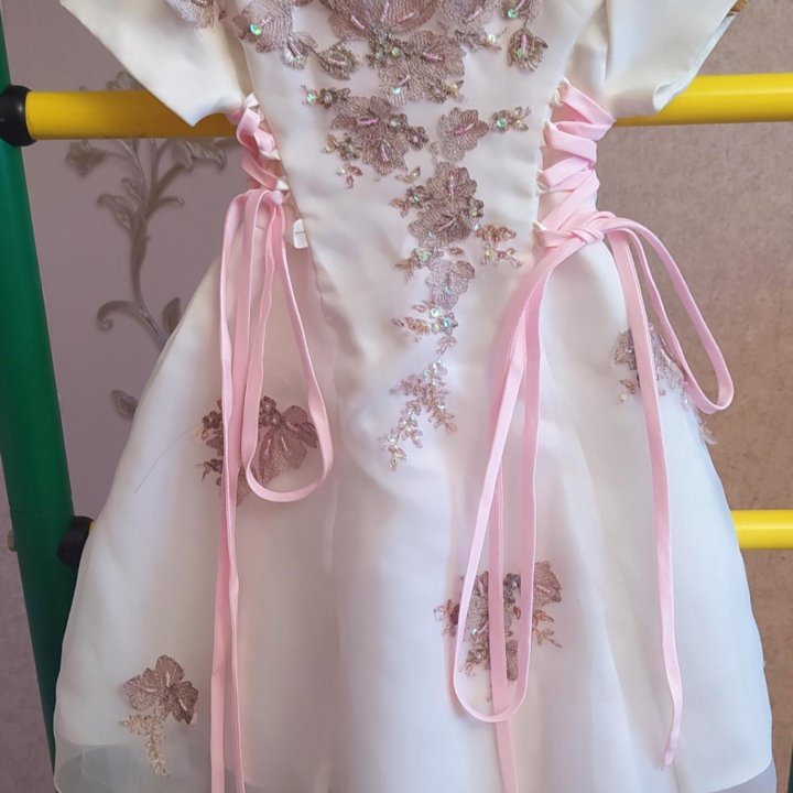 Нарядное платье для маленькой принцессы