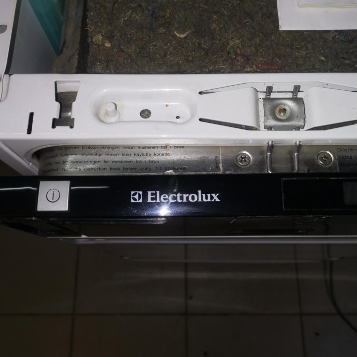 Посудомоечная машина Electrolux 45см