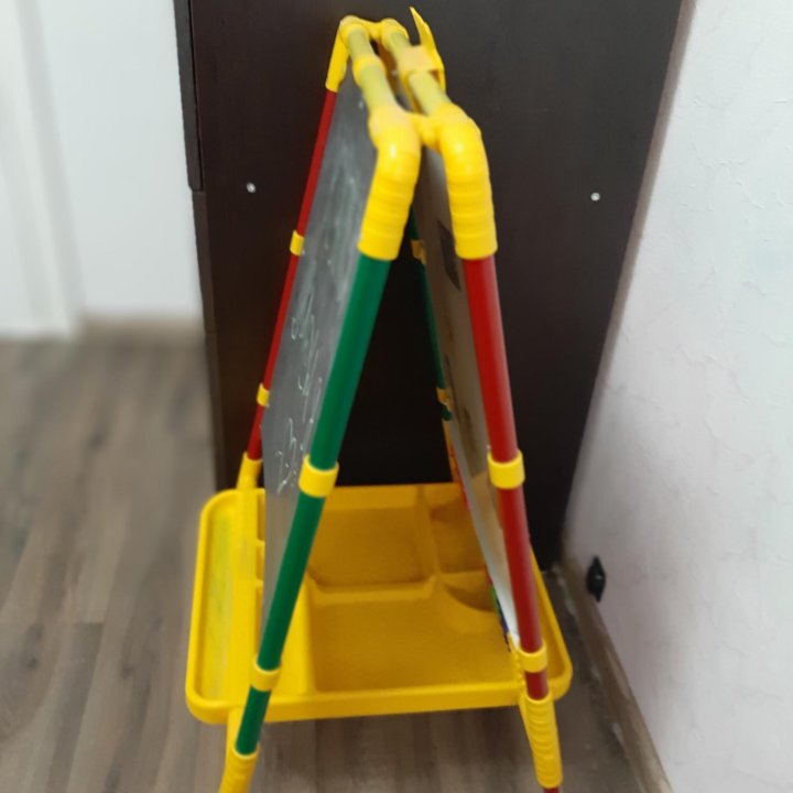 Магнитная доска,мольберт