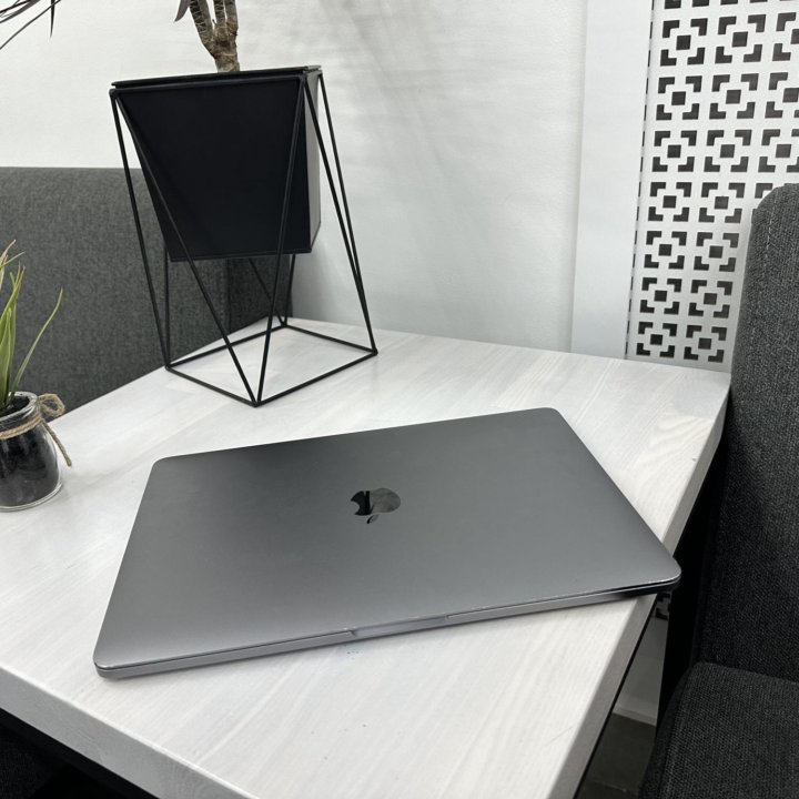 MacBook pro 13 2019