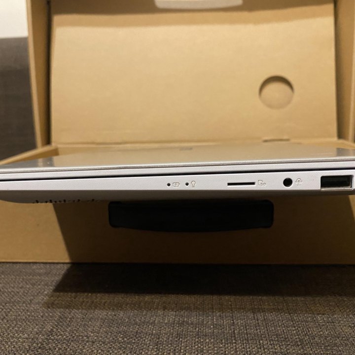 Asus VivoBook S330UN 240GB