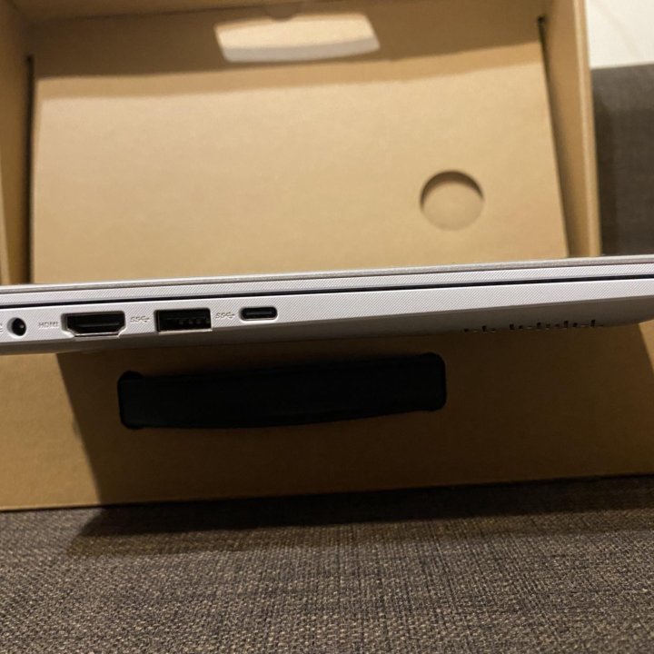 Asus VivoBook S330UN 240GB