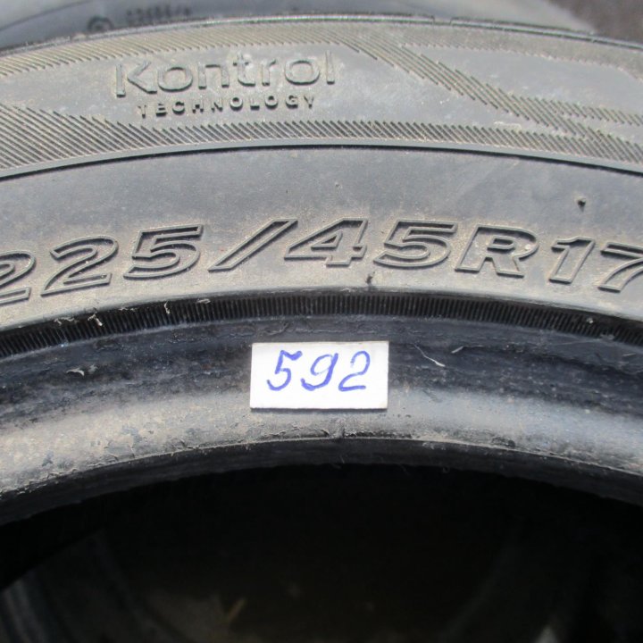 225 \ 45 R17 Hankook Пара.