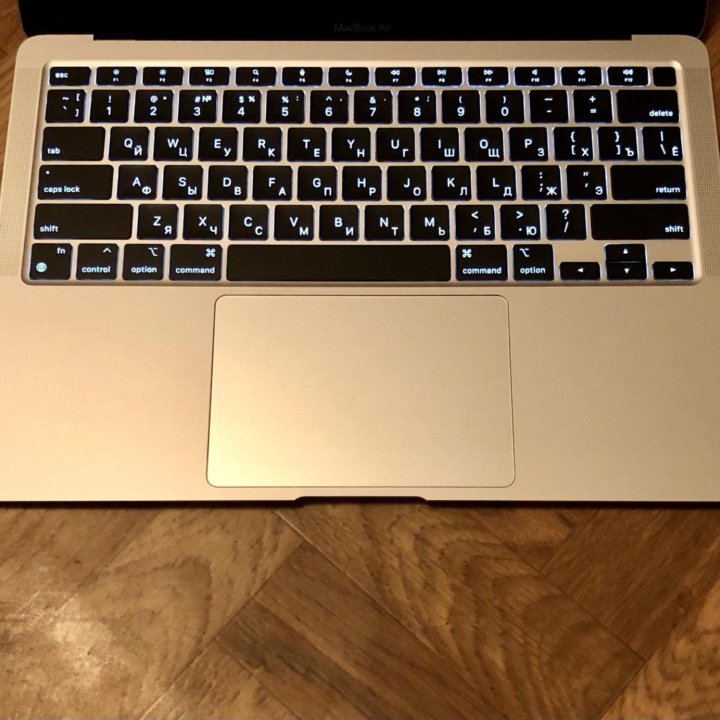 MacBook Air M1 Silver 8GB/256GB, 32 цикла