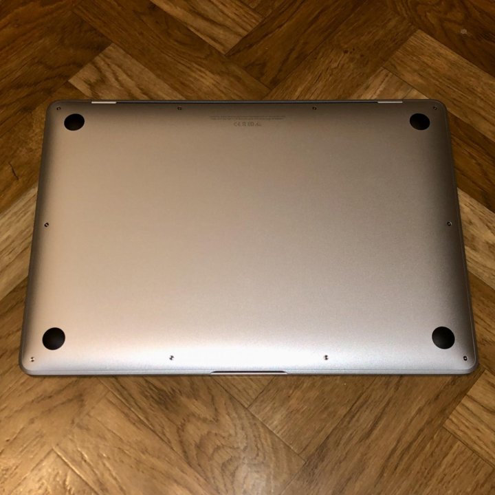 MacBook Air M1 Silver 8GB/256GB, 32 цикла