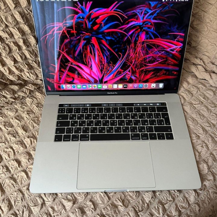 MacBook Pro 15 2016, 500gb SSD, 20 циклов , CORE I