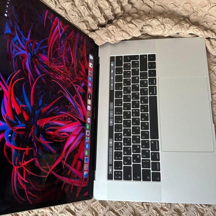 MacBook Pro 15 2016, 500gb SSD, 20 циклов , CORE I