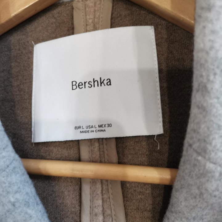 Пальто женское bershka