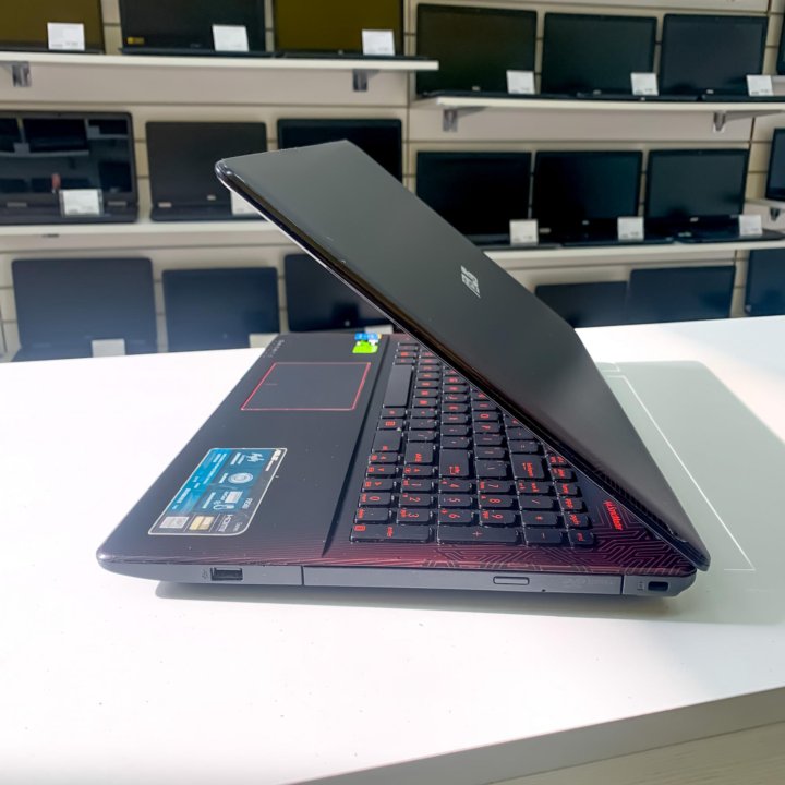 Игровой ноутбук Asus i7/GTX/SSD/FullHD