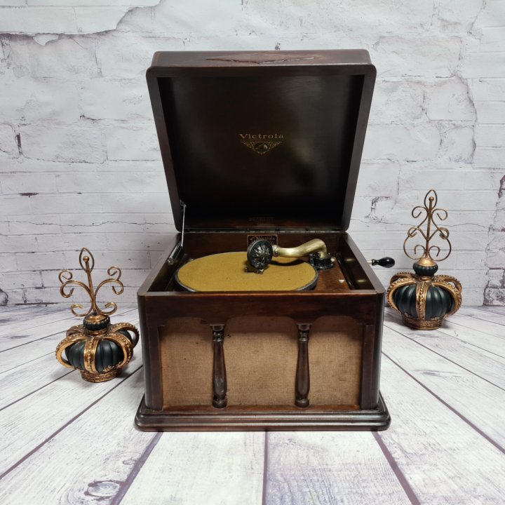 Патефон, граммофон кабинетный Victrola VV1-80