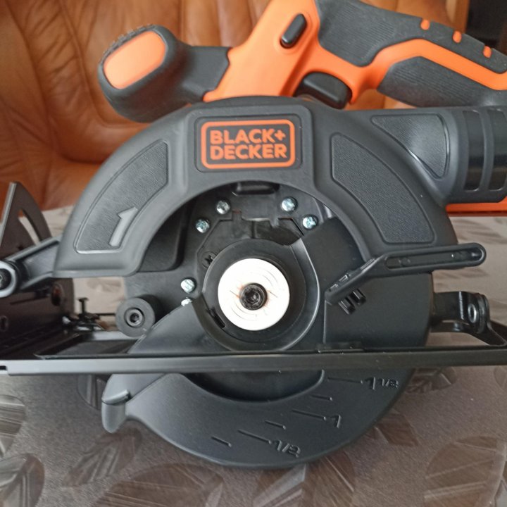 Циркулярная аккумуляторная пила BLACK+Decker