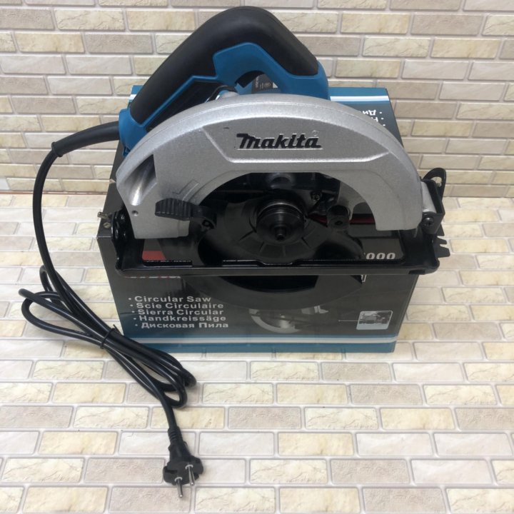 Циркулярная пила Makita HS7000 с диском