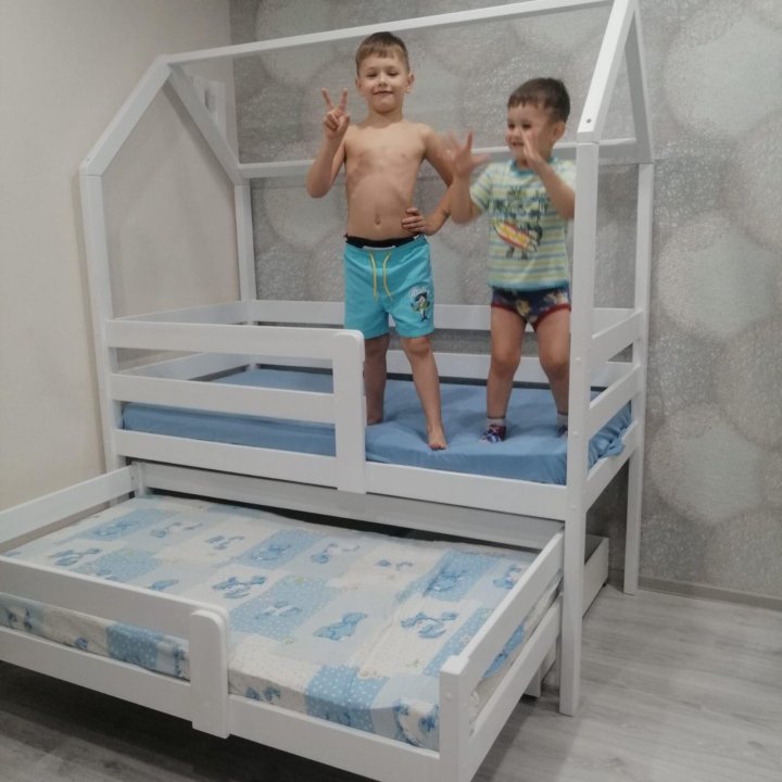 Двухъярусная кровать в детскую