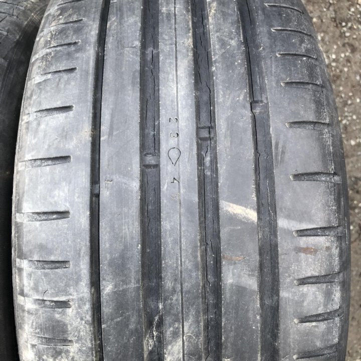 225/40 R18 шины летние Нокиан 4шт