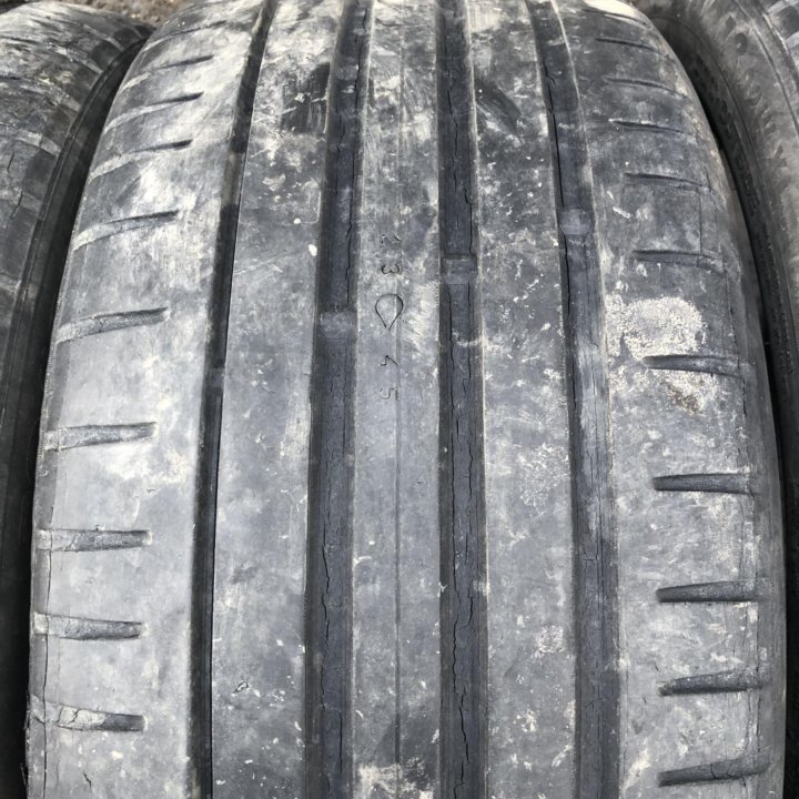 225/40 R18 шины летние Нокиан 4шт