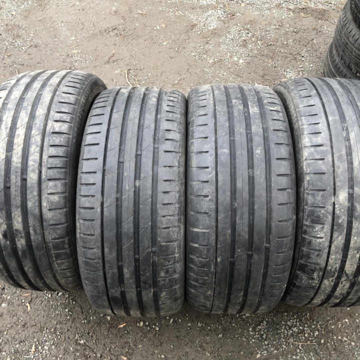 225/40 R18 шины летние Нокиан 4шт