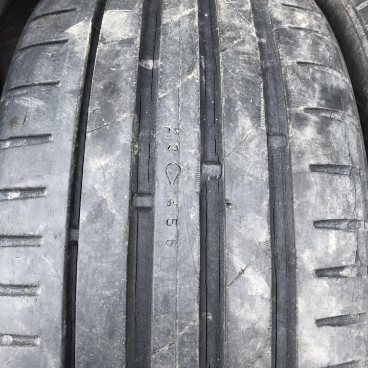 225/40 R18 шины летние Нокиан 4шт