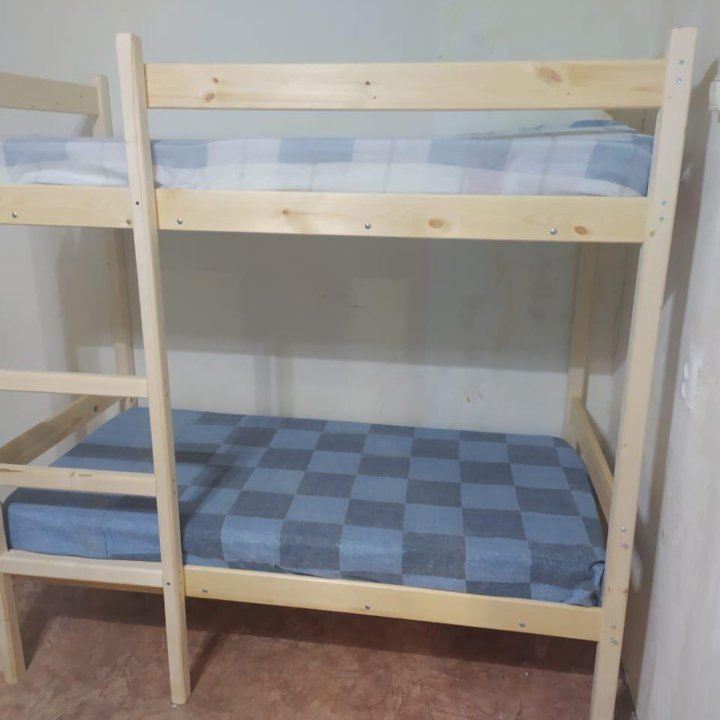 Двухъярусная детская кровать из массива