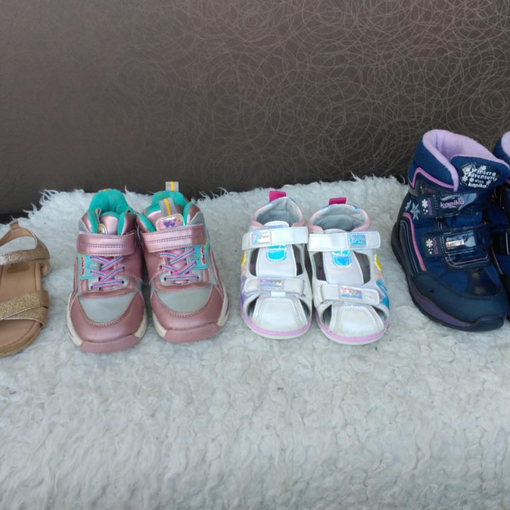 11 пар обуви на девочку 4-6 лет