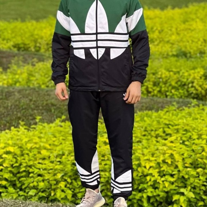 Спортивный костюм Adidas