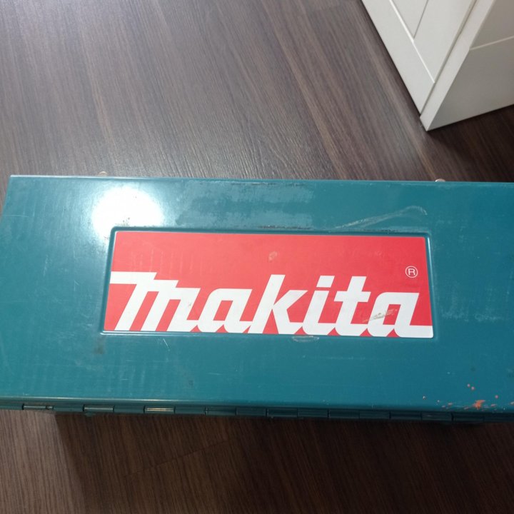 Шлифмашина makita