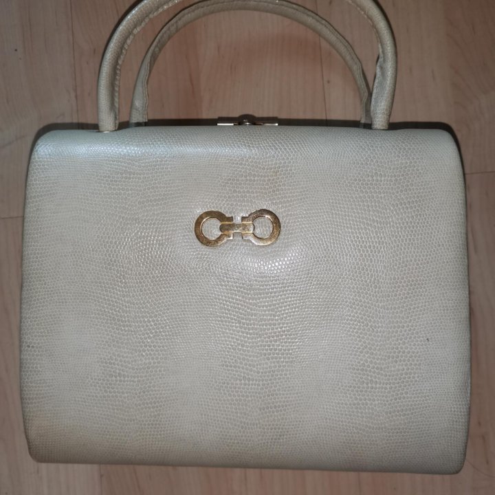 Белая сумочка