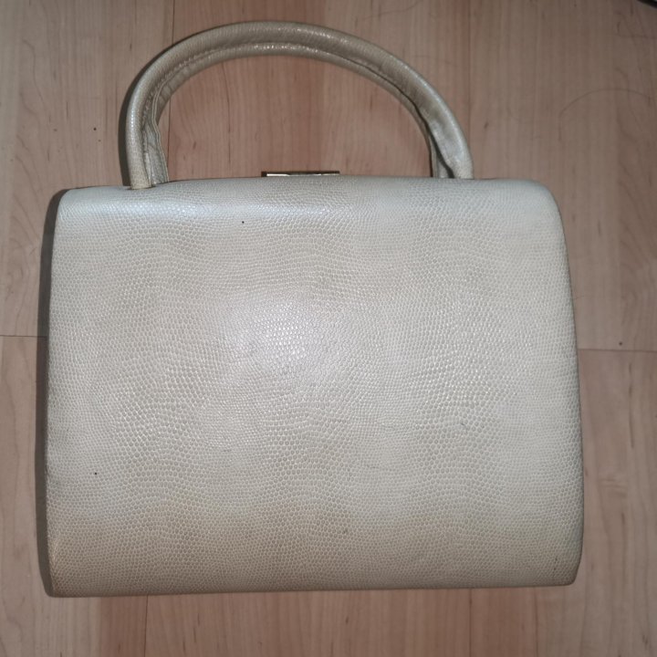 Белая сумочка