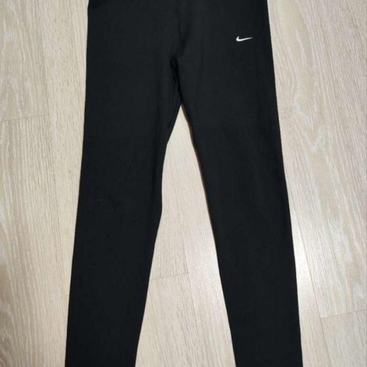 Леггинсы Nike