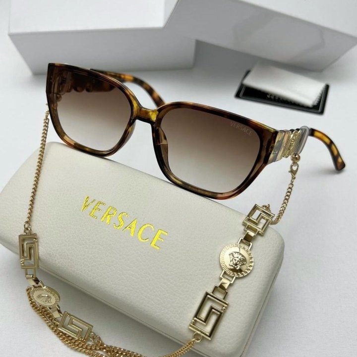 Солнцезащитные очки Versace