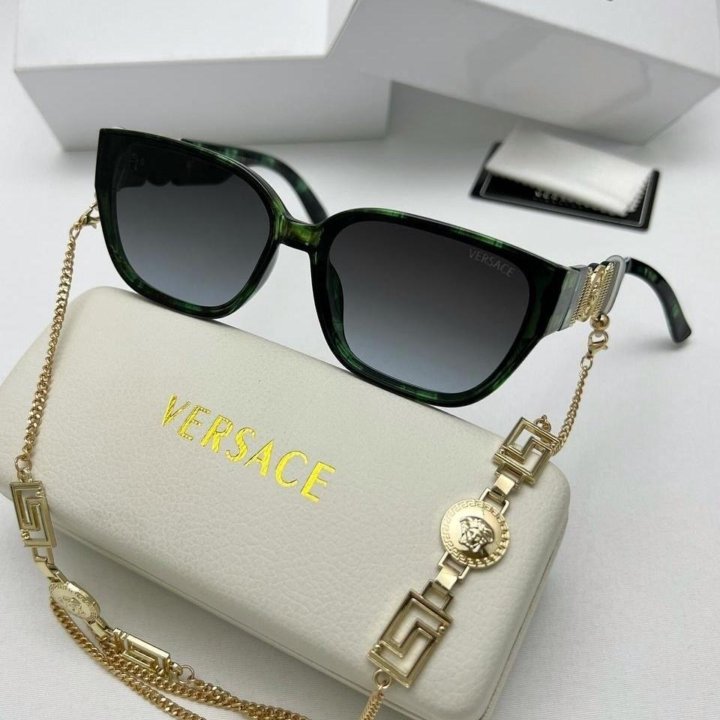 Солнцезащитные очки Versace