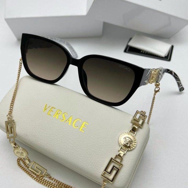 Солнцезащитные очки Versace