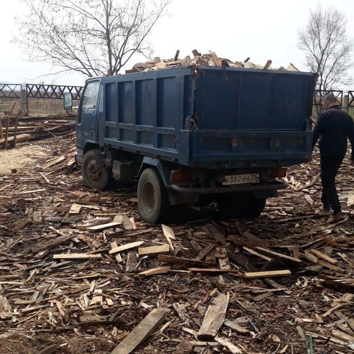 Дрова на растопку горбыль ель. Обрезки дуб.