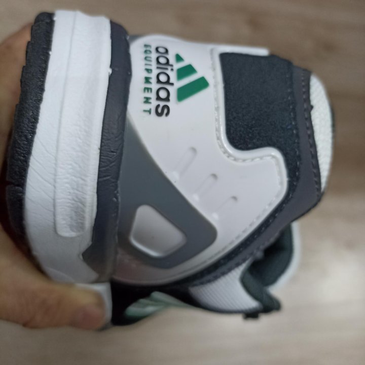 Кроссовки adidas torsion