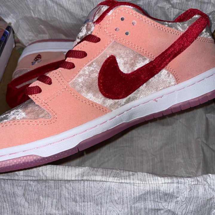 Nike Dunk SB Low Pro “StrangeLove”