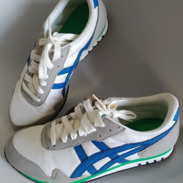 Новые кроссовки Asics originals