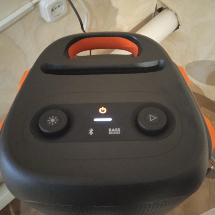 Продам JBL 110 новая