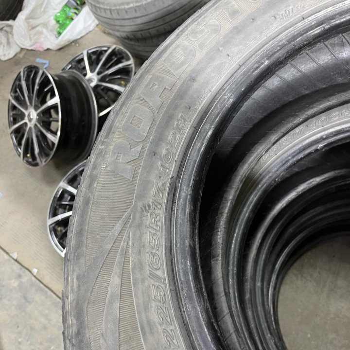 Roadstone 225/65 r 17