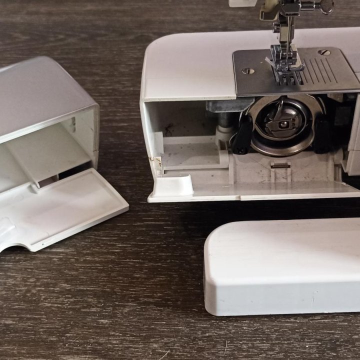 Швейцарская Bernina Bernette E55 Швейная машина