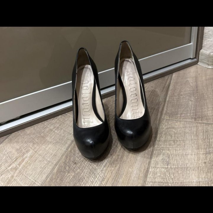 Туфли женские,черные, размер 39, б/у