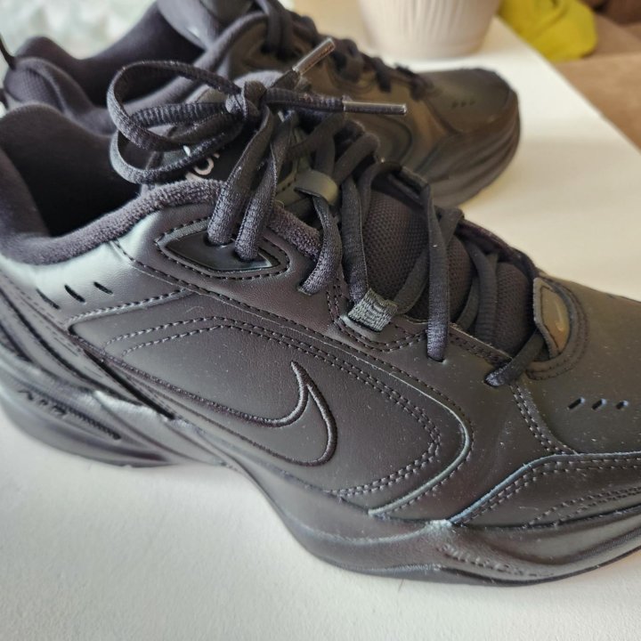 Кроссовки Nike Air Monarch