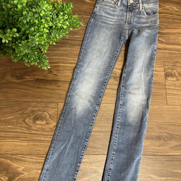 Джинсы Levi’s 712 slim 25. Новые