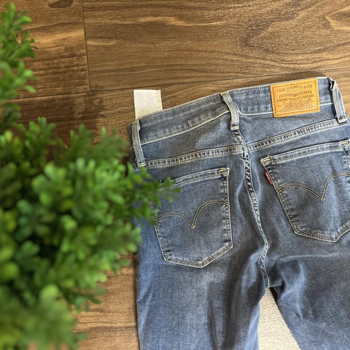 Джинсы Levi’s 712 slim 25. Новые