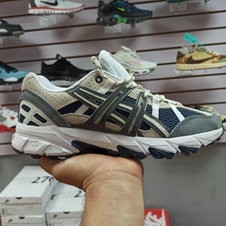 Кроссовки ASICS