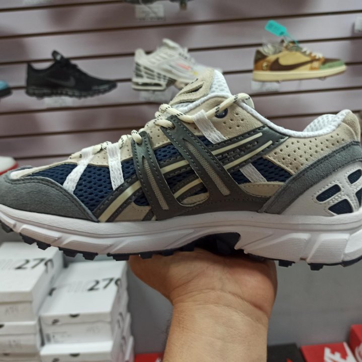 Кроссовки ASICS