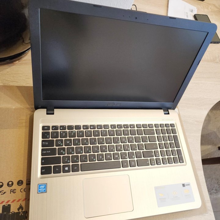 Asus X540M, 4 ядра, 256SSD