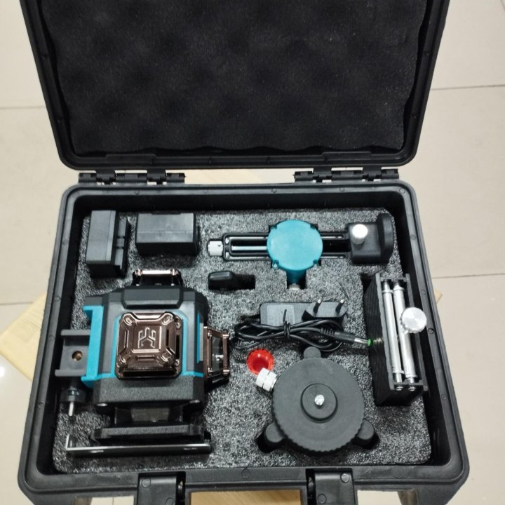 Лазерный уровень MAKITA 3D