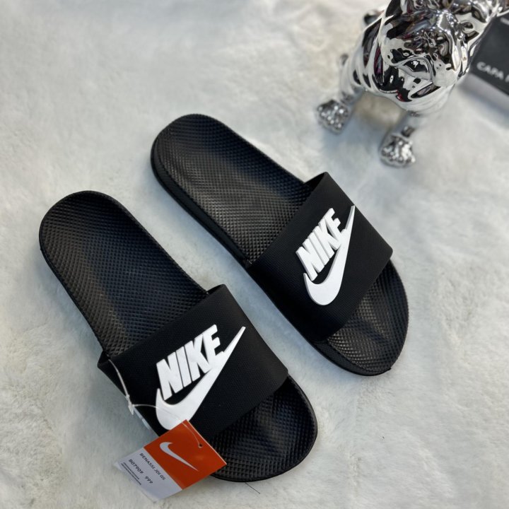 Сланцы Nike