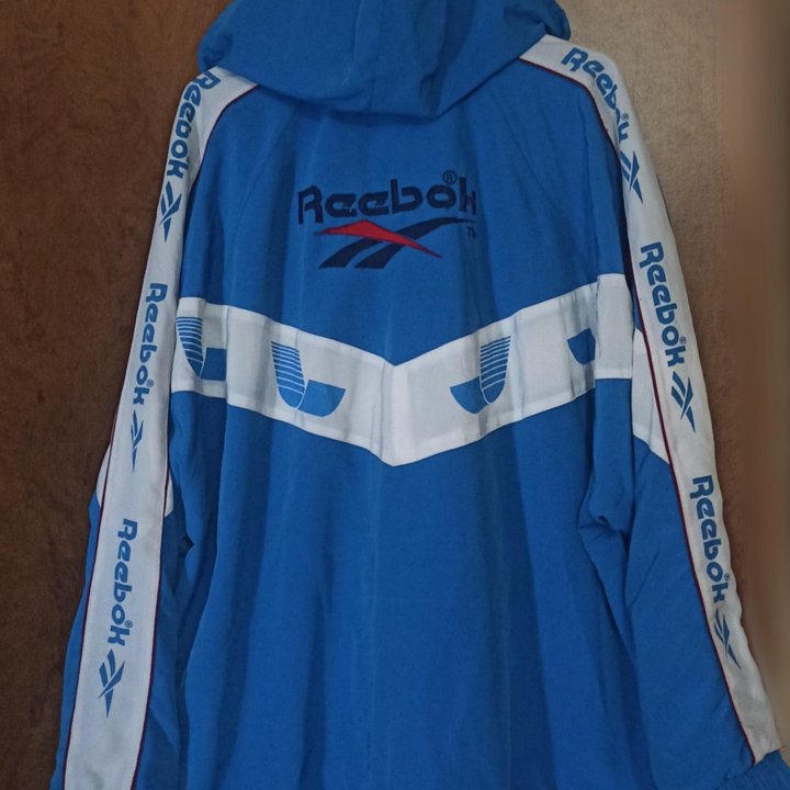 Спортивная куртка с капюшоном 52-56 размер,б/у